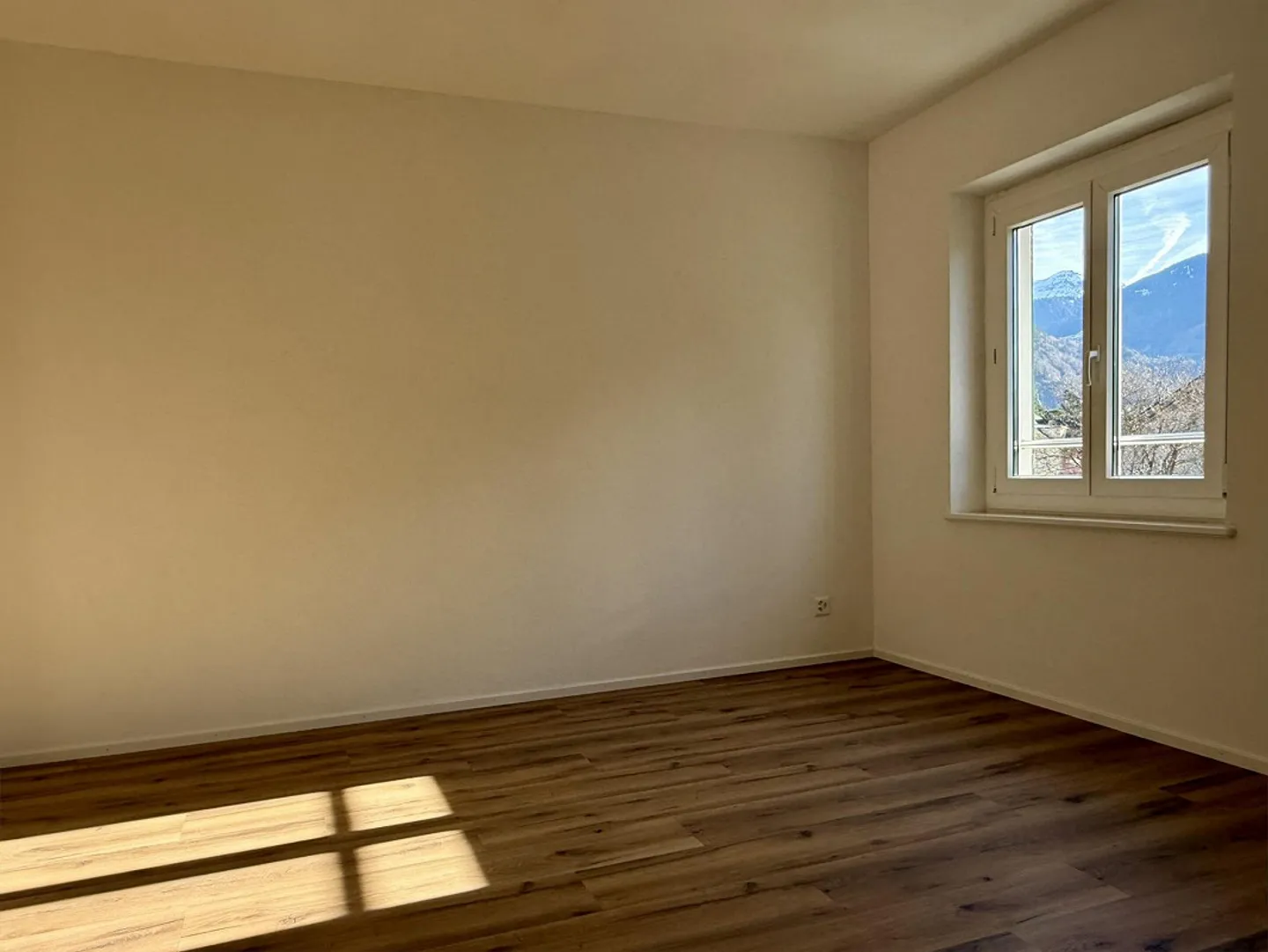 Penthouse 2.5 pièces élégant, nouvellement construit au cœur de Chur - Photo 8 sur 11