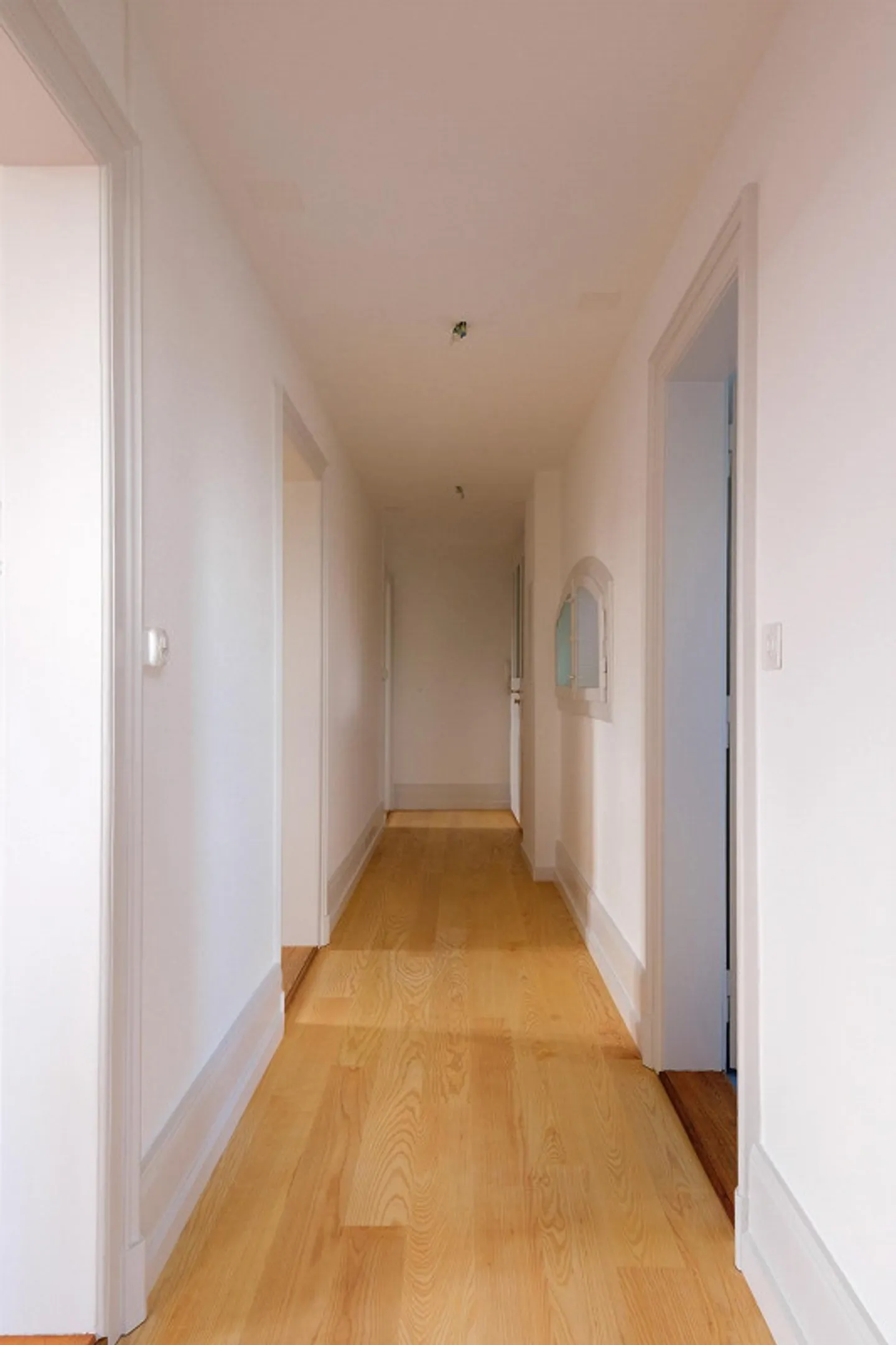 Freshly and stylishly renovated penthouse apartment with a view in Bern - Photo 9 of 15