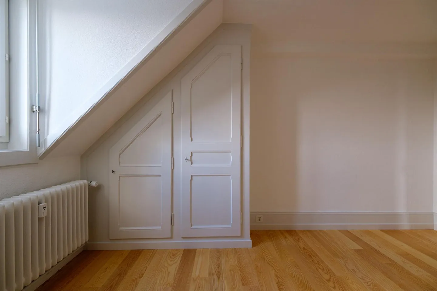 Freshly and stylishly renovated penthouse apartment with a view in Bern - Photo 11 of 15