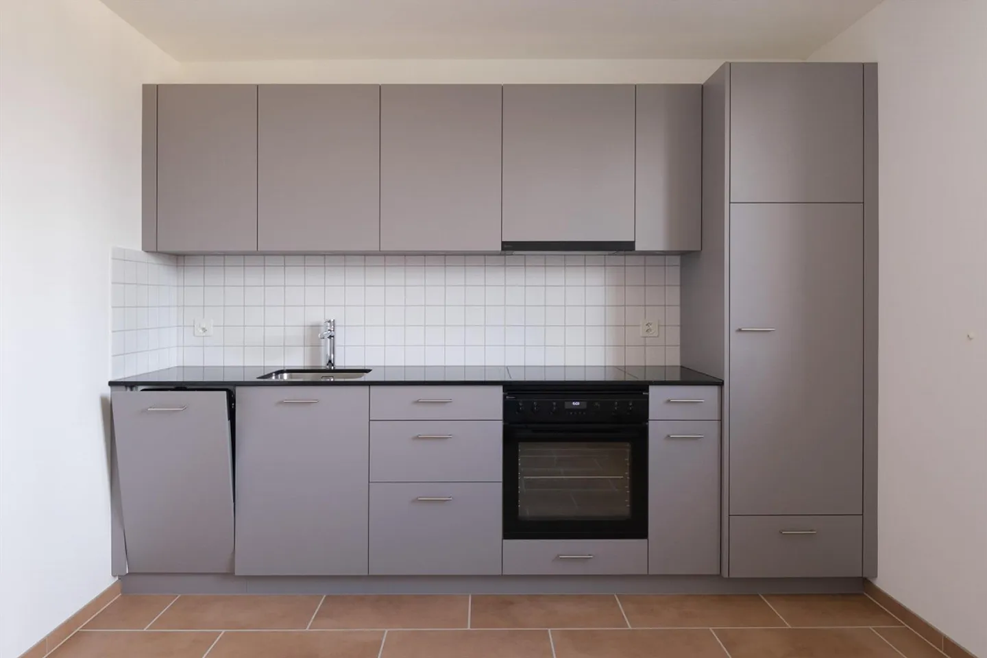 Freshly and stylishly renovated penthouse apartment with a view in Bern - Photo 13 of 15