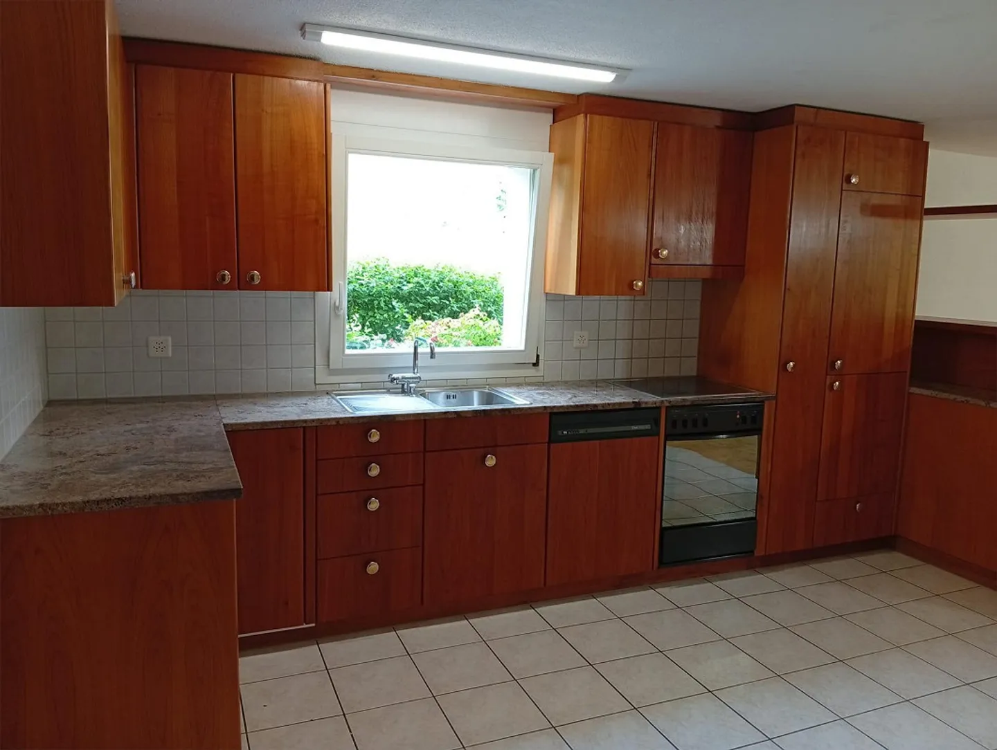 Studio spacieux dans un bon emplacement - Photo 3 sur 17