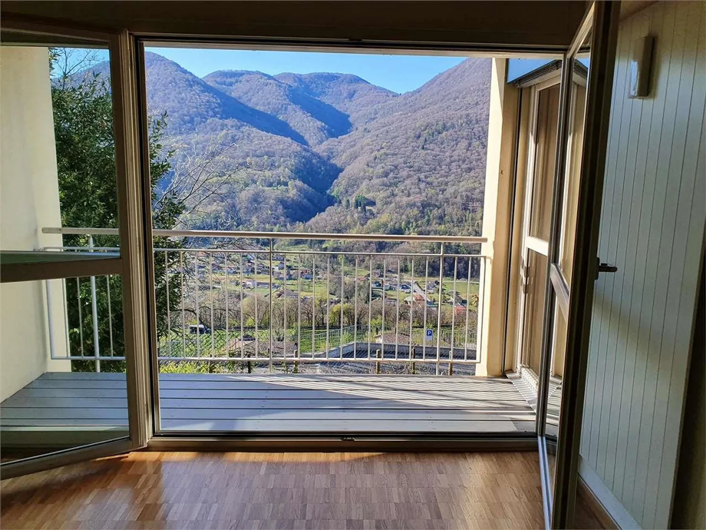 Stunning 3-Level Townhouse with Garden in Monteggio - Ponte - Photo 2 of 7