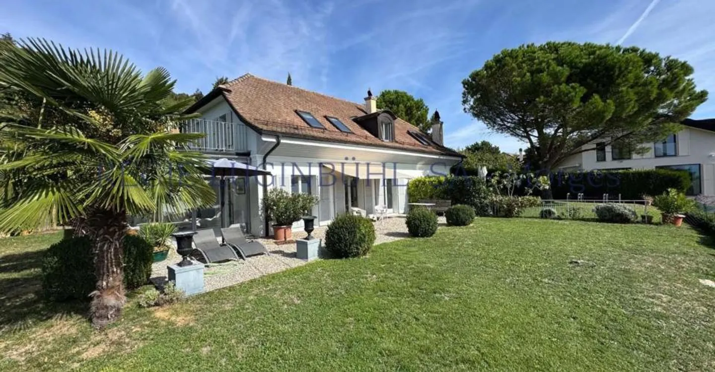 Charmante Villa mit Seeblick - Foto 1 von 11