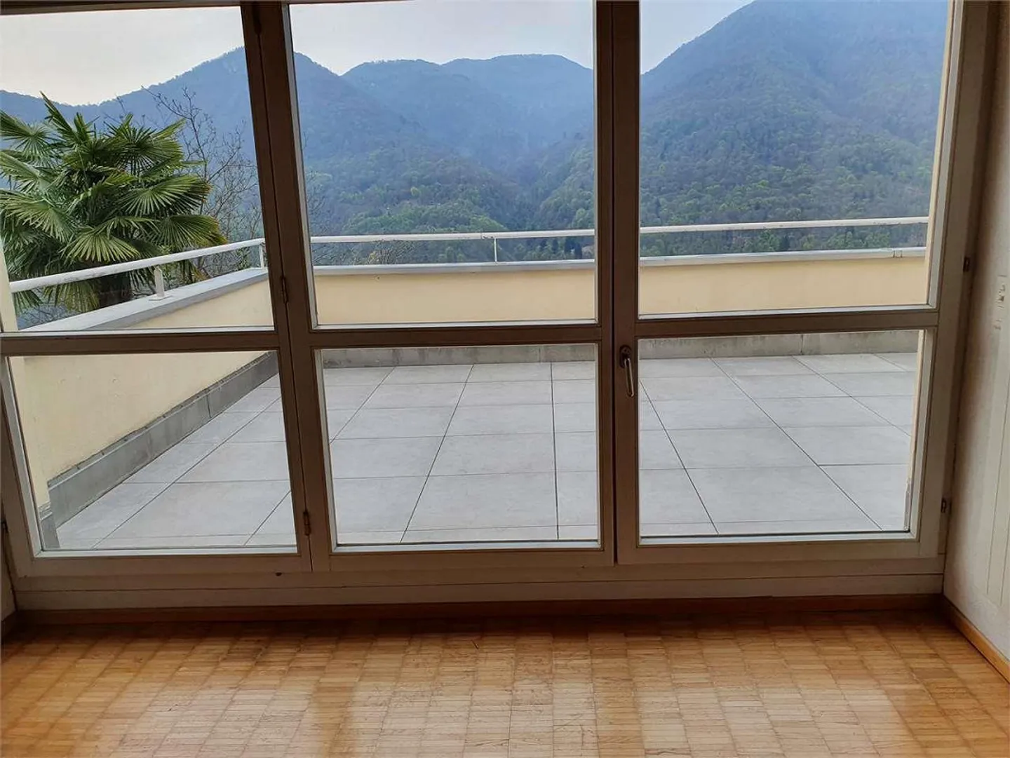 Stunning 3-Level Townhouse with Garden in Monteggio - Ponte - Photo 4 of 7
