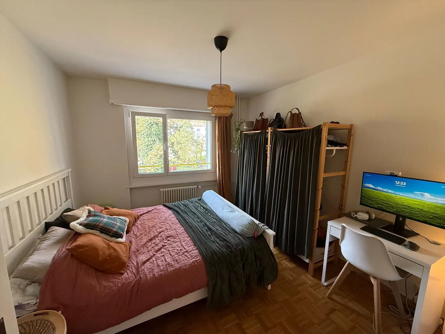 Incantevole appartamento con 2 camere completamente ristrutturato con balcone e posto auto esterno - Foto 4 di 6