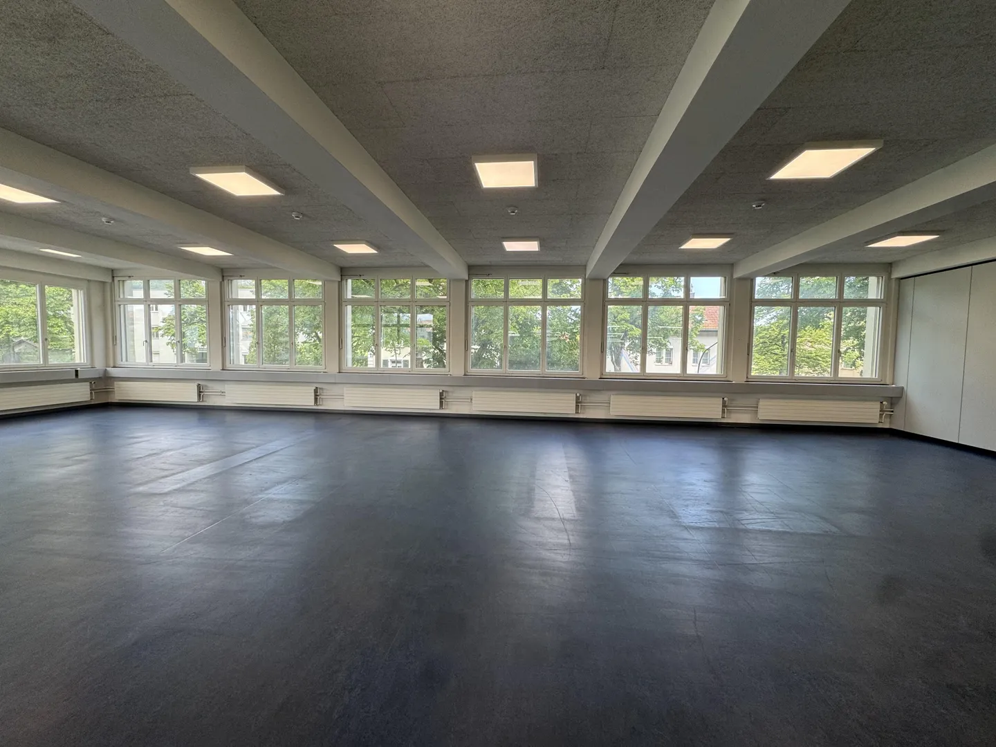 Mixed-use building for rent - Photo 10 of 19