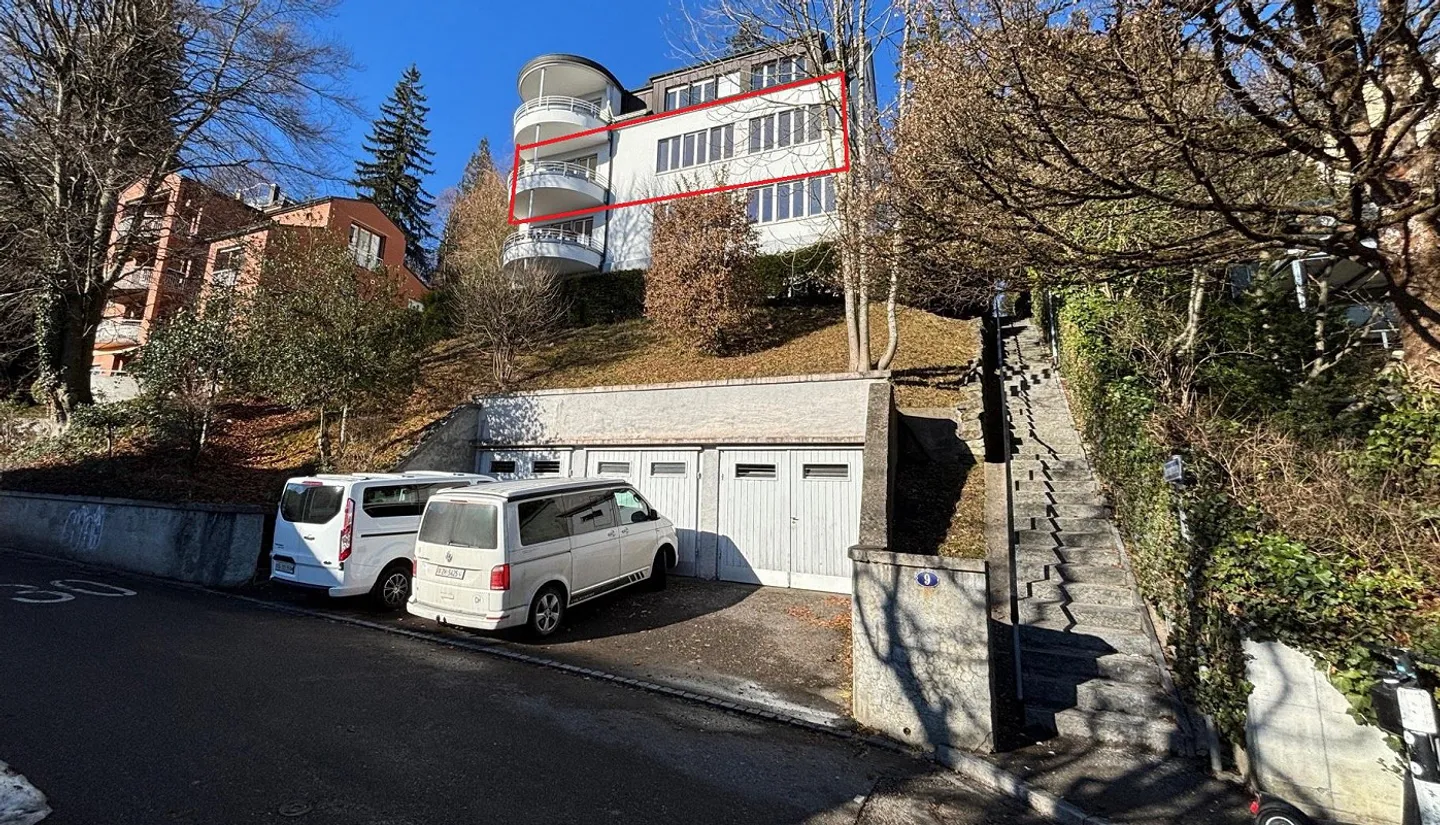 Appartements ensoleillés meublés près de l'HSG, vue imprenable, balcon - Photo 1 sur 16