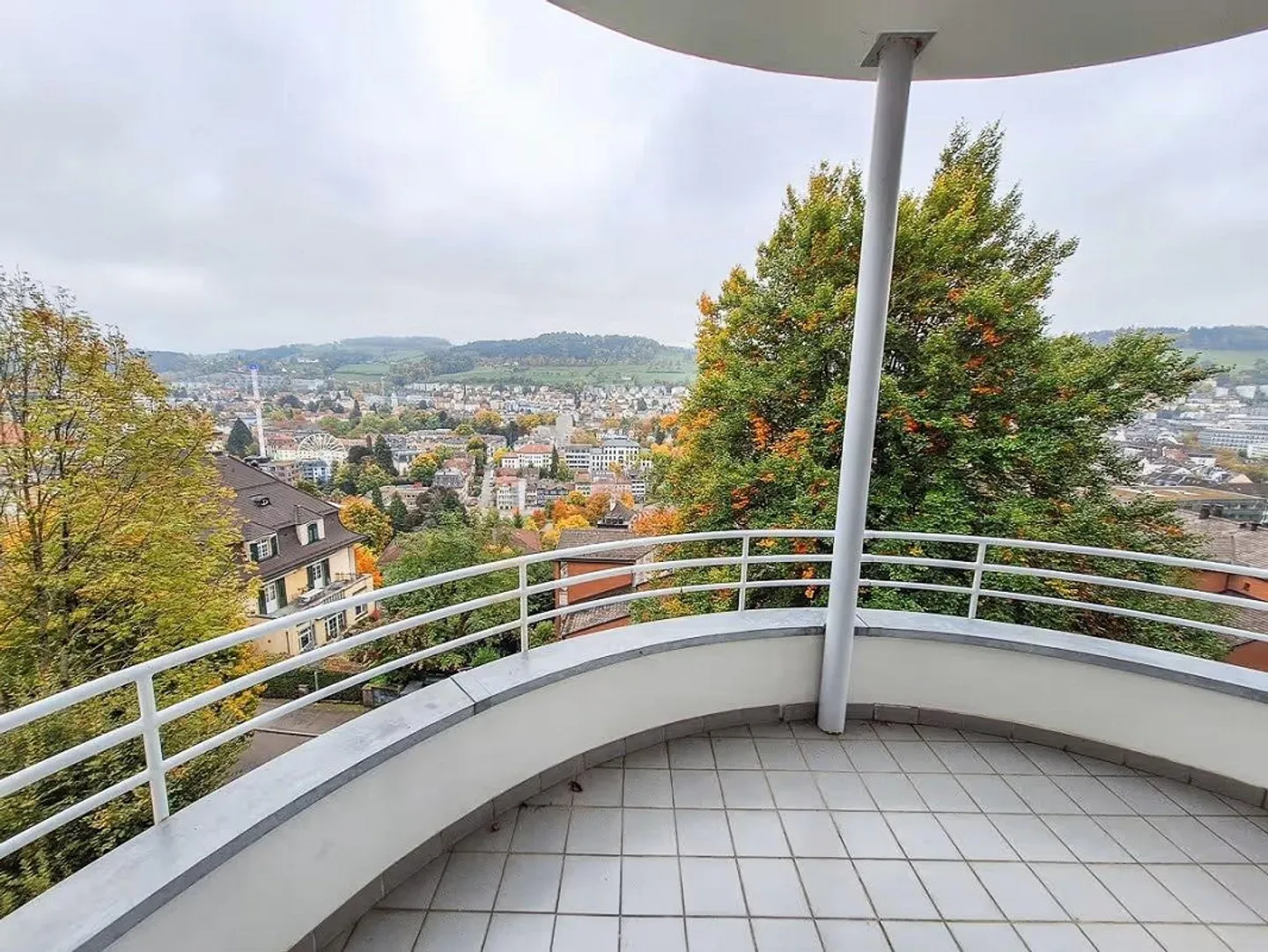 Appartements ensoleillés meublés près de l'HSG, vue imprenable, balcon - Photo 2 sur 16