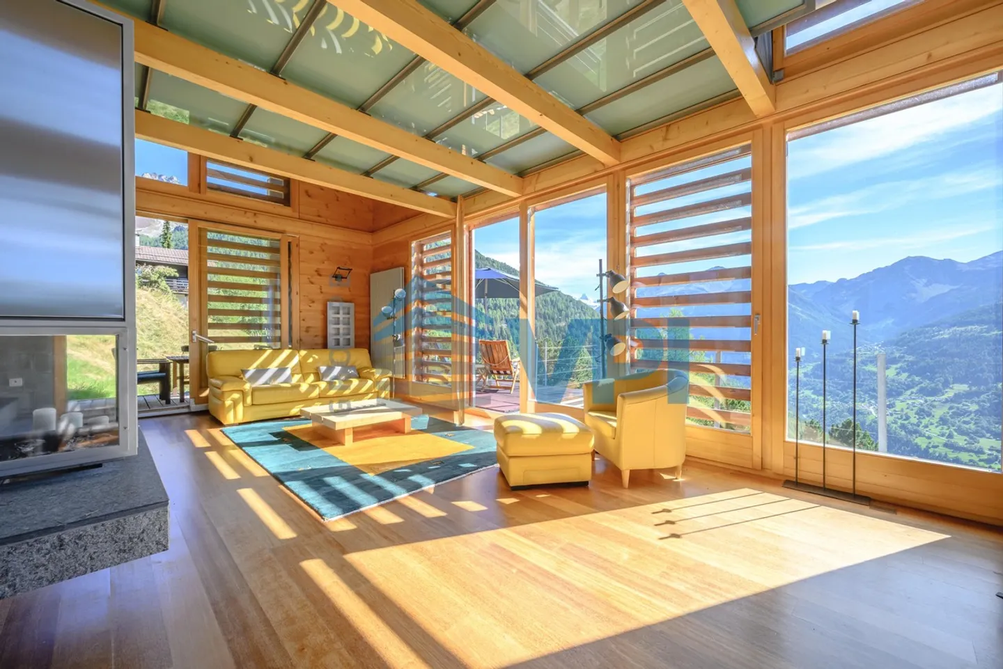 Atypical chalet with panoramic view in St-Luc - Photo 2 of 11