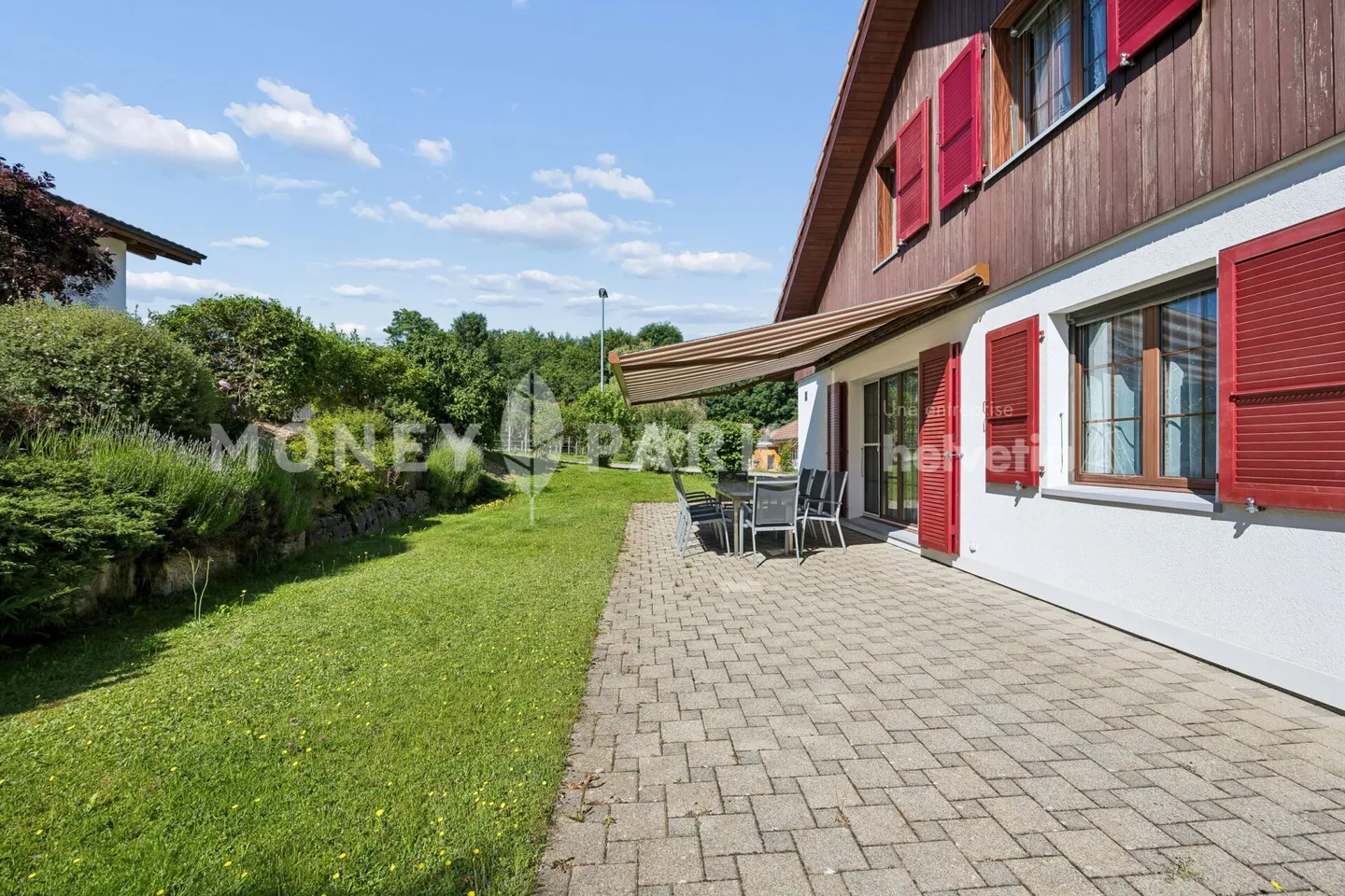 Maison familiale spacieuse avec jardin - Photo 10 sur 13