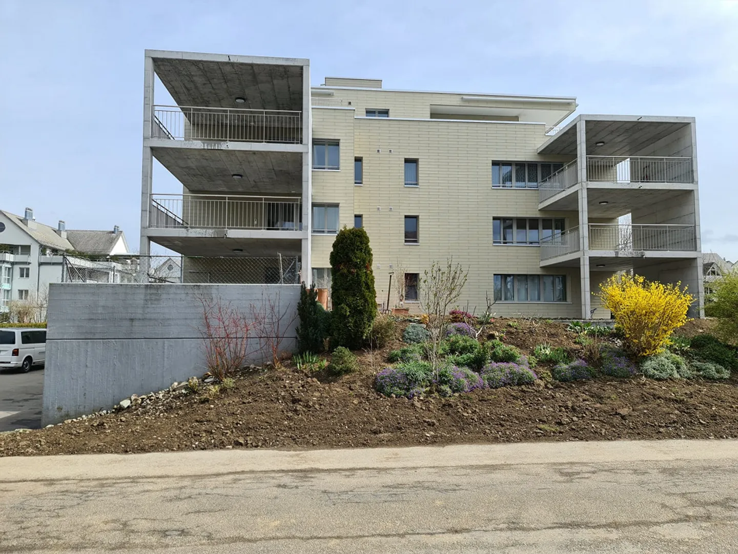 Modernes Apartment mit sonnigem Balkon - Foto 2 von 7