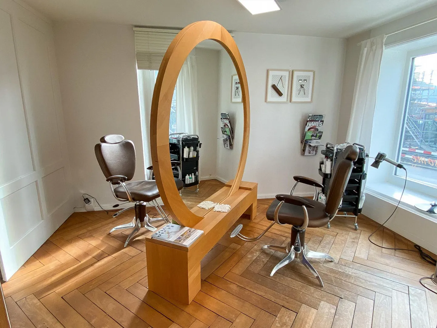Versatile commercial space for office, hairdresser or practice - Photo 3 of 6