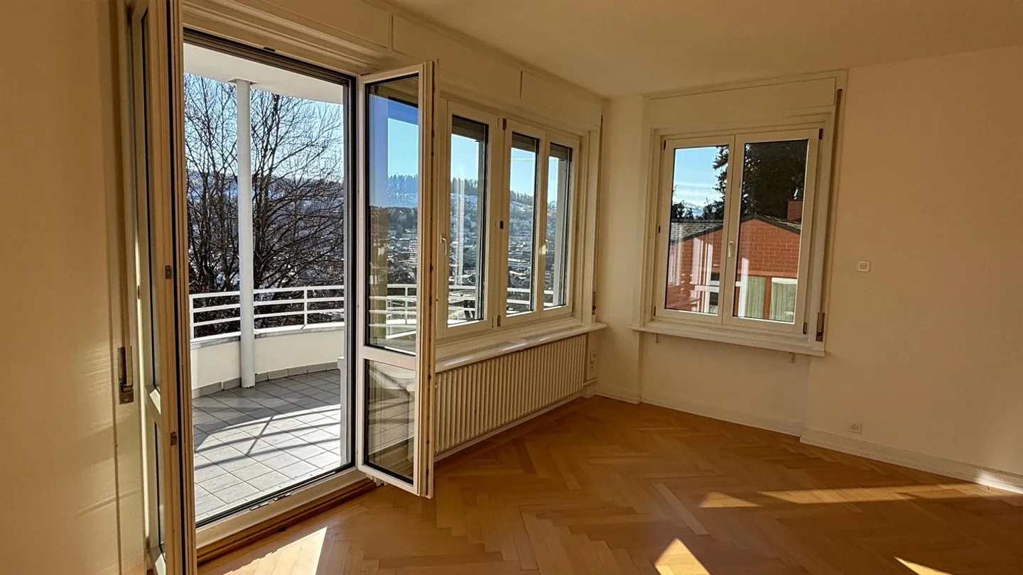 Appartements ensoleillés meublés près de l'HSG, vue imprenable, balcon - Photo 3 sur 16