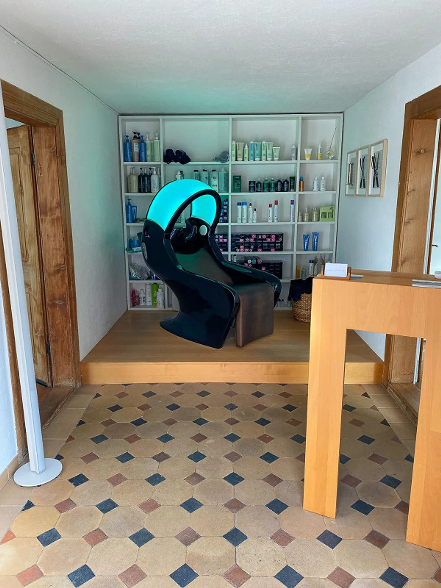 Versatile commercial space for office, hairdresser or practice - Photo 4 of 6