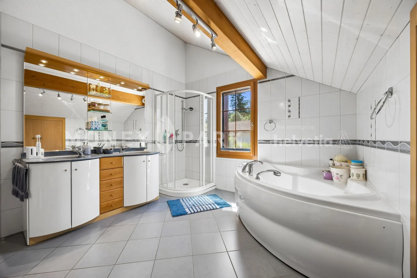 Maison familiale spacieuse avec jardin - Photo 8 sur 13