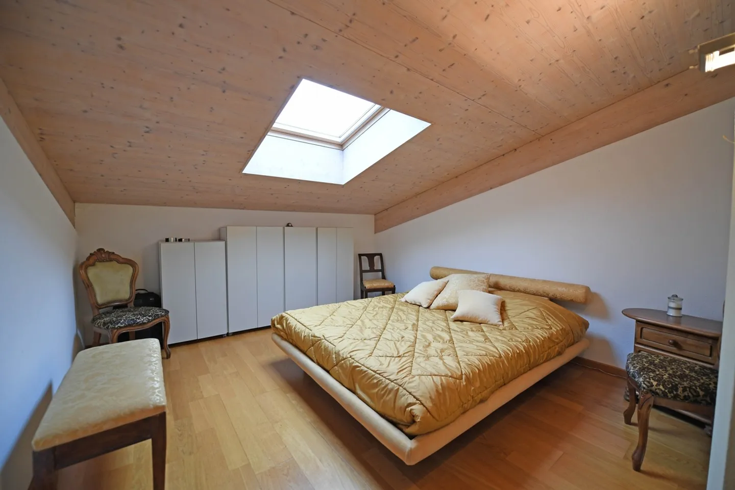Casa ristrutturata a Contone composta da un attico e due appartamenti - Foto 7 di 10