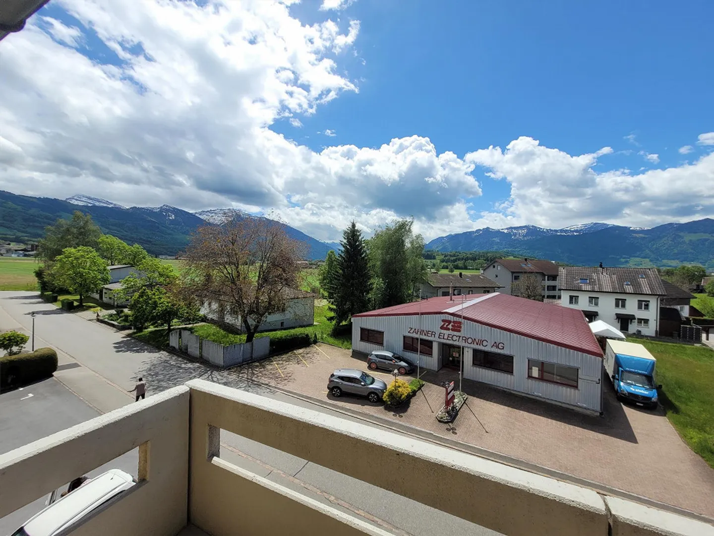 Ampio attico di 3,5 stanze con vista - Foto 5 di 8