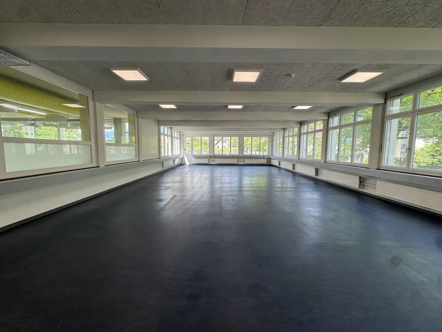 Mixed-use building for rent - Photo 17 of 19