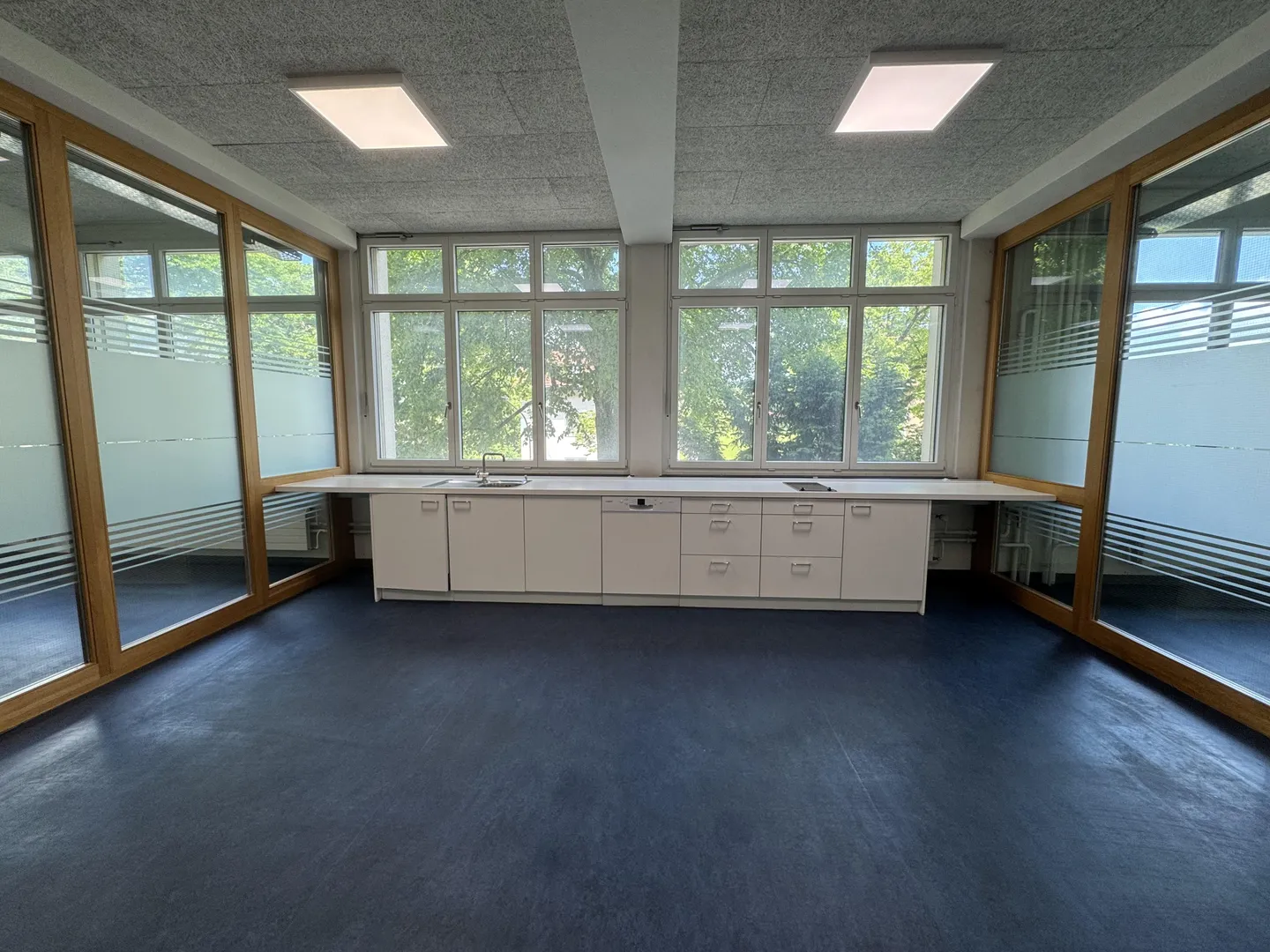 Mixed-use building for rent - Photo 15 of 19