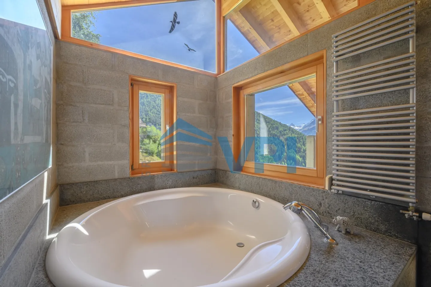 Atypical chalet with panoramic view in St-Luc - Photo 9 of 11