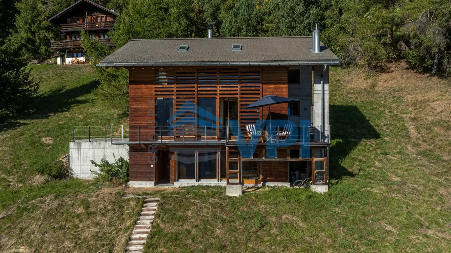 Atypical chalet with panoramic view in St-Luc - Photo 10 of 11