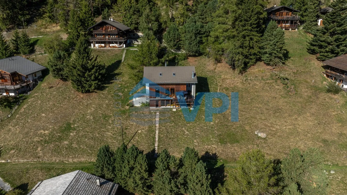 Atypical chalet with panoramic view in St-Luc - Photo 11 of 11