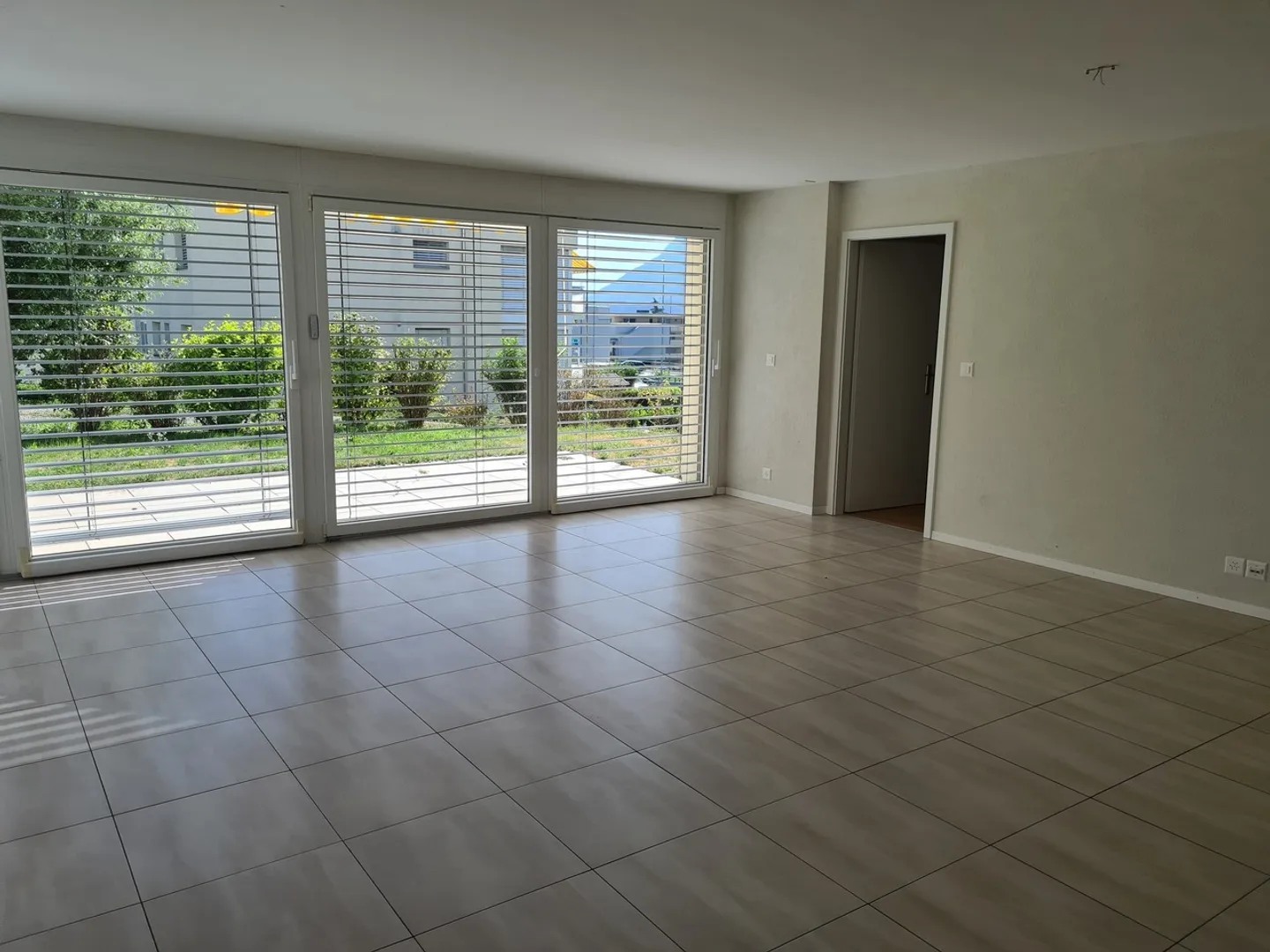 Spacious Apartment with Terrace - Photo 2 of 8