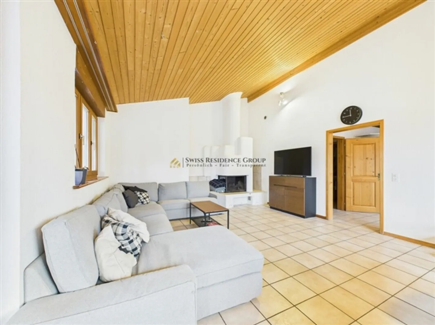 «Wohnen wie im eigenen Haus- mit Cheminée, Gartenparadies & Pool» - Foto 1 von 14