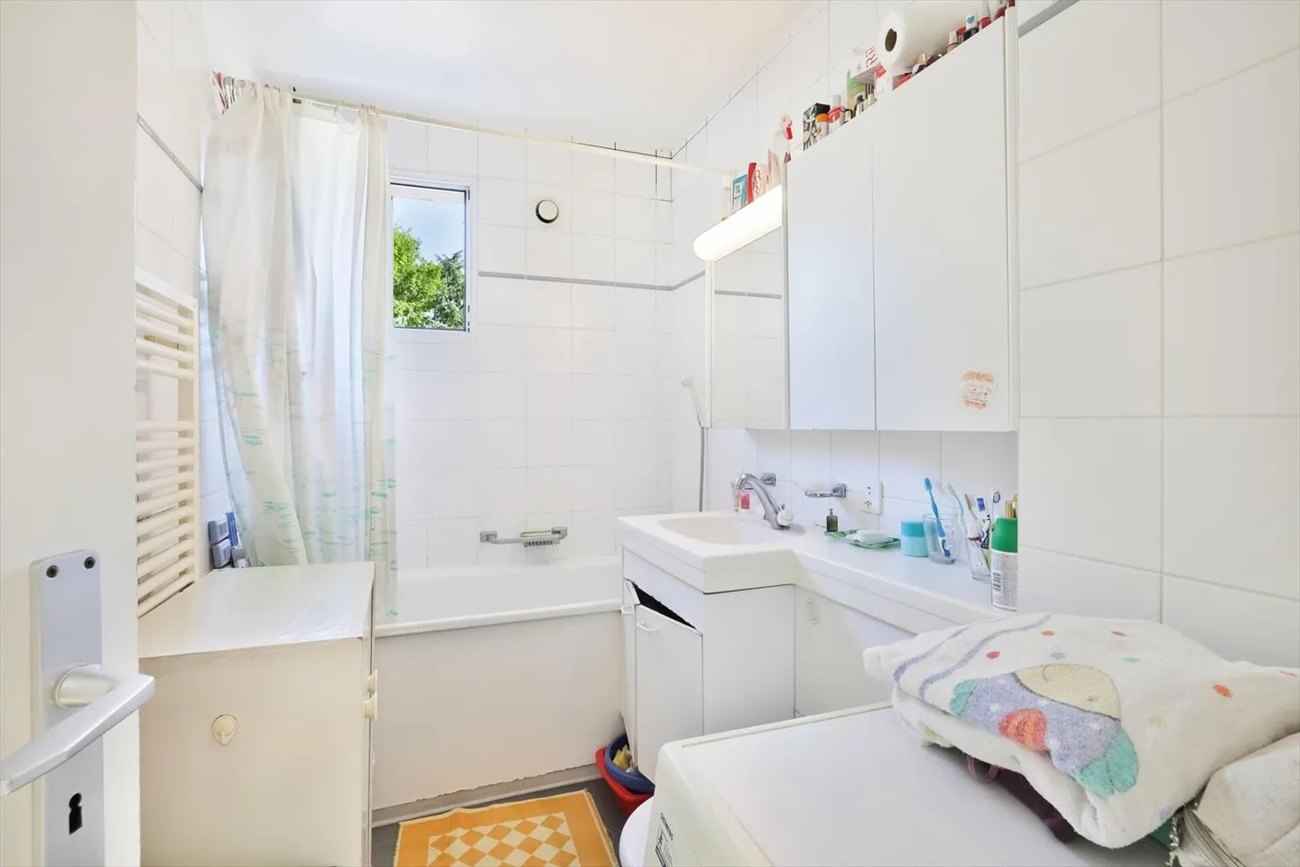 À vendre - Appartement 5 pièces sur 2 niveaux avec jardin à Thônex - Photo 5 sur 11