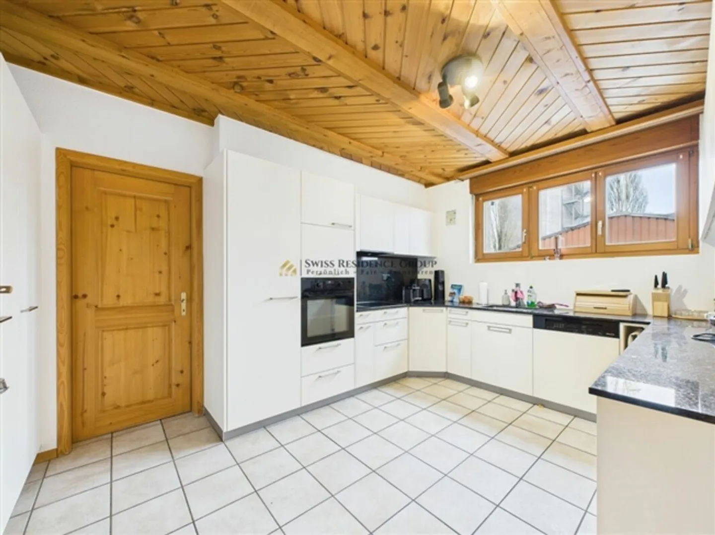 «Wohnen wie im eigenen Haus- mit Cheminée, Gartenparadies & Pool» - Foto 3 von 14