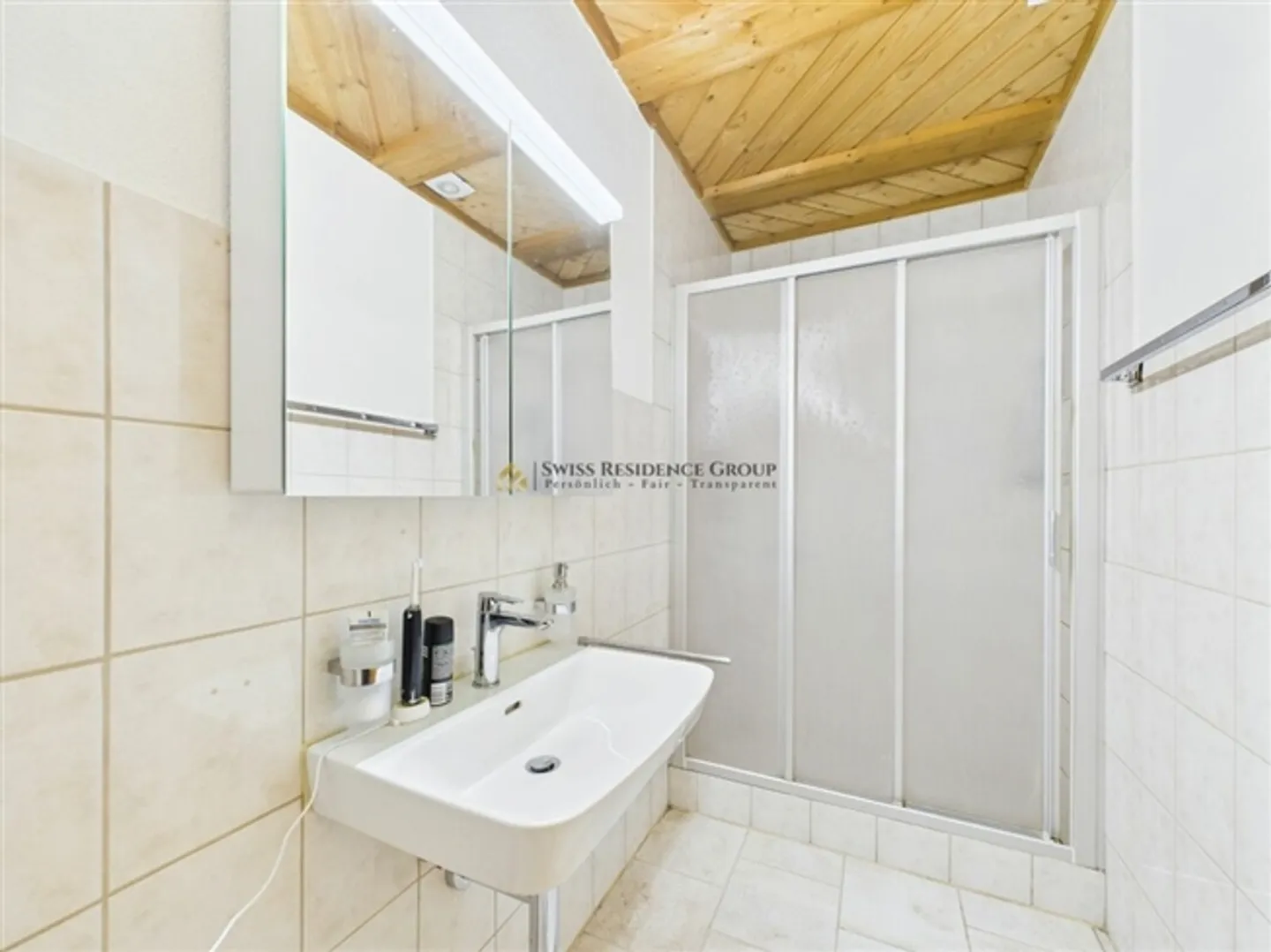 «Wohnen wie im eigenen Haus- mit Cheminée, Gartenparadies & Pool» - Foto 6 von 14