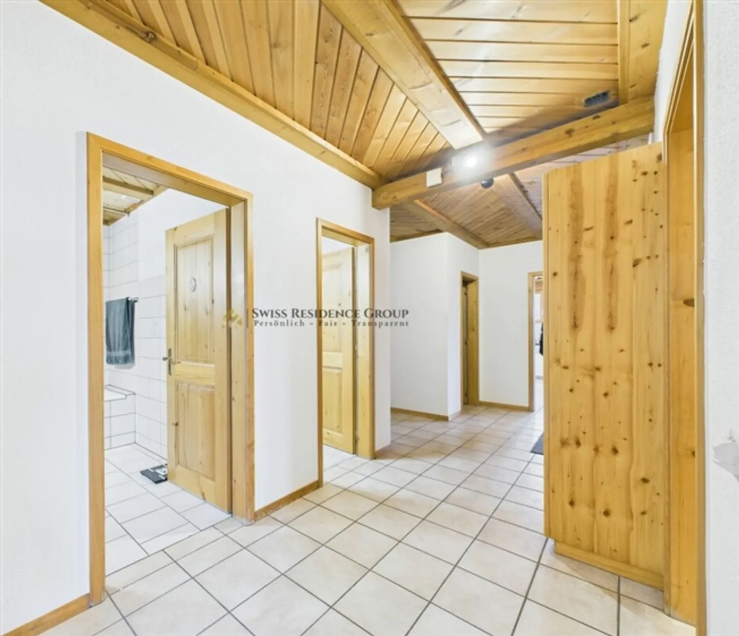 «Wohnen wie im eigenen Haus- mit Cheminée, Gartenparadies & Pool» - Foto 8 von 14