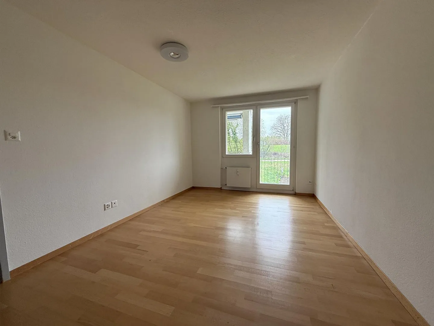 Appartement moderne et spacieux de 1,5 pièce dans un emplacement calme (grand balcon) - Photo 3 sur 7