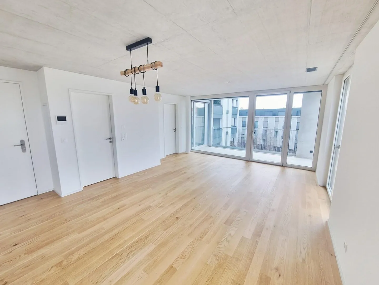 Neubau - mit grüner Umschwung - Foto 3 von 8