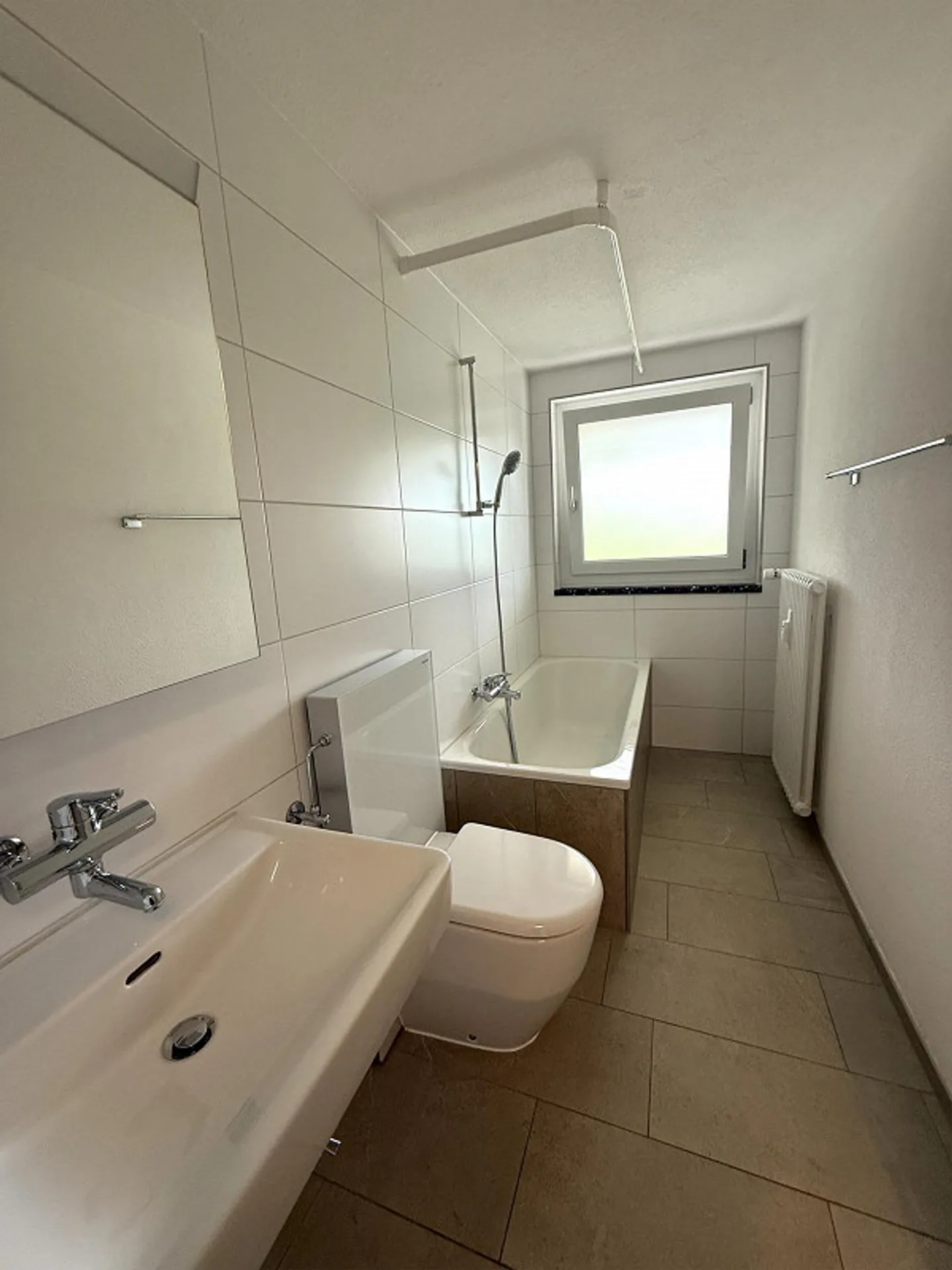 Appartement moderne et spacieux de 1,5 pièce dans un emplacement calme (grand balcon) - Photo 4 sur 7