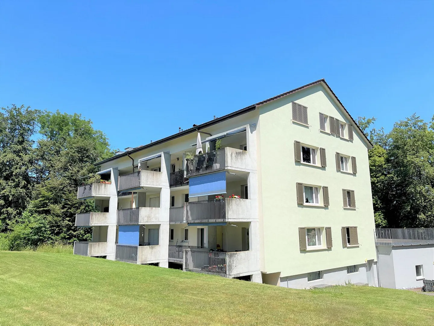 Appartement moderne et spacieux de 1,5 pièce dans un emplacement calme (grand balcon) - Photo 1 sur 7