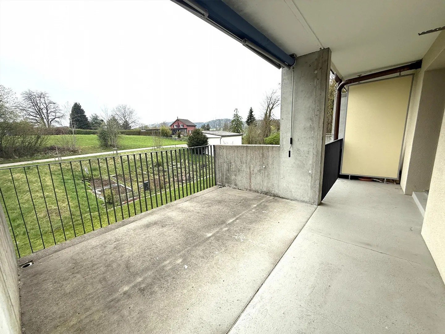 Appartement moderne et spacieux de 1,5 pièce dans un emplacement calme (grand balcon) - Photo 6 sur 7