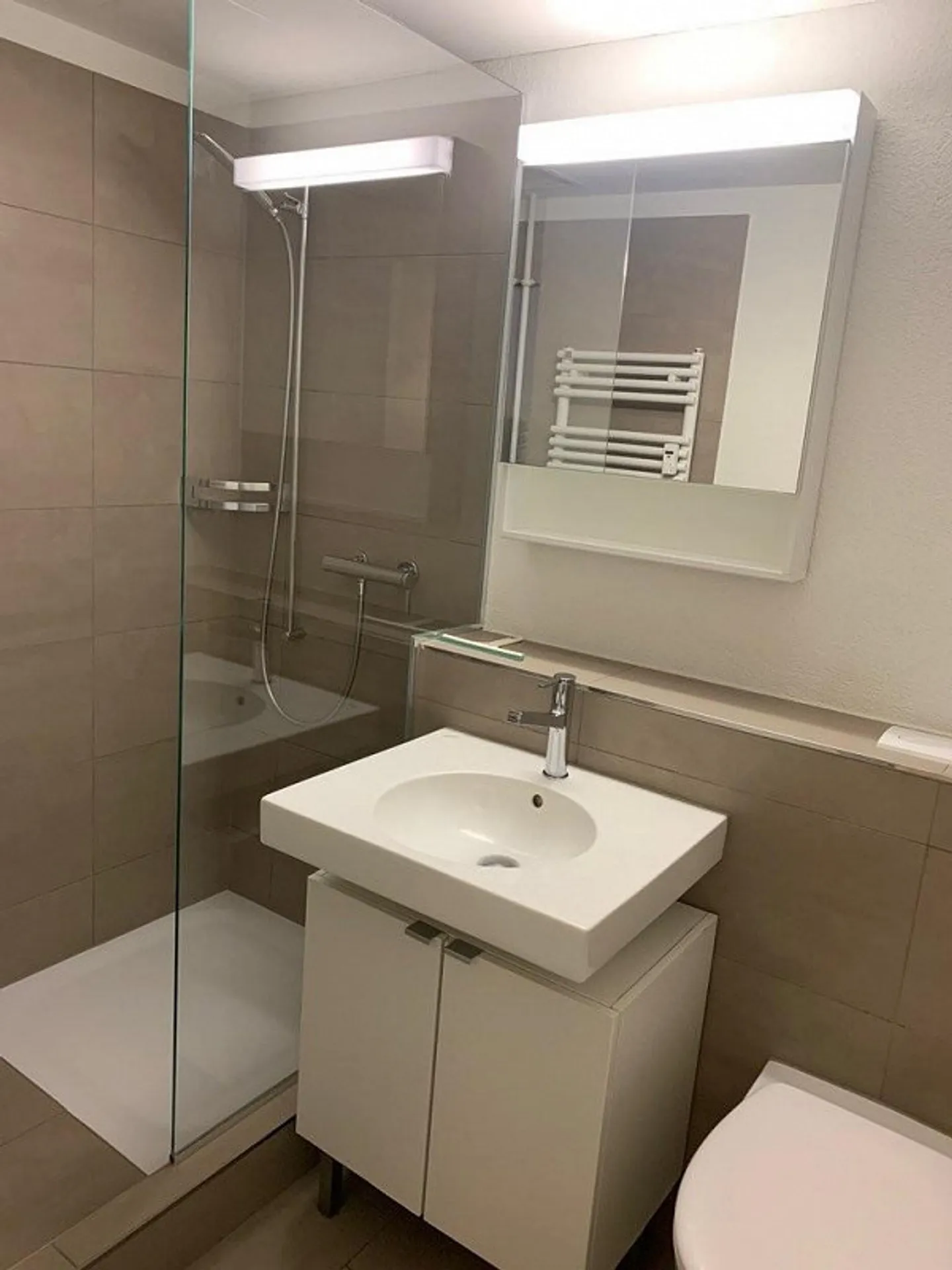 Appartement moderne de 1,5 pièce à louer dans la verdure - Photo 5 sur 6