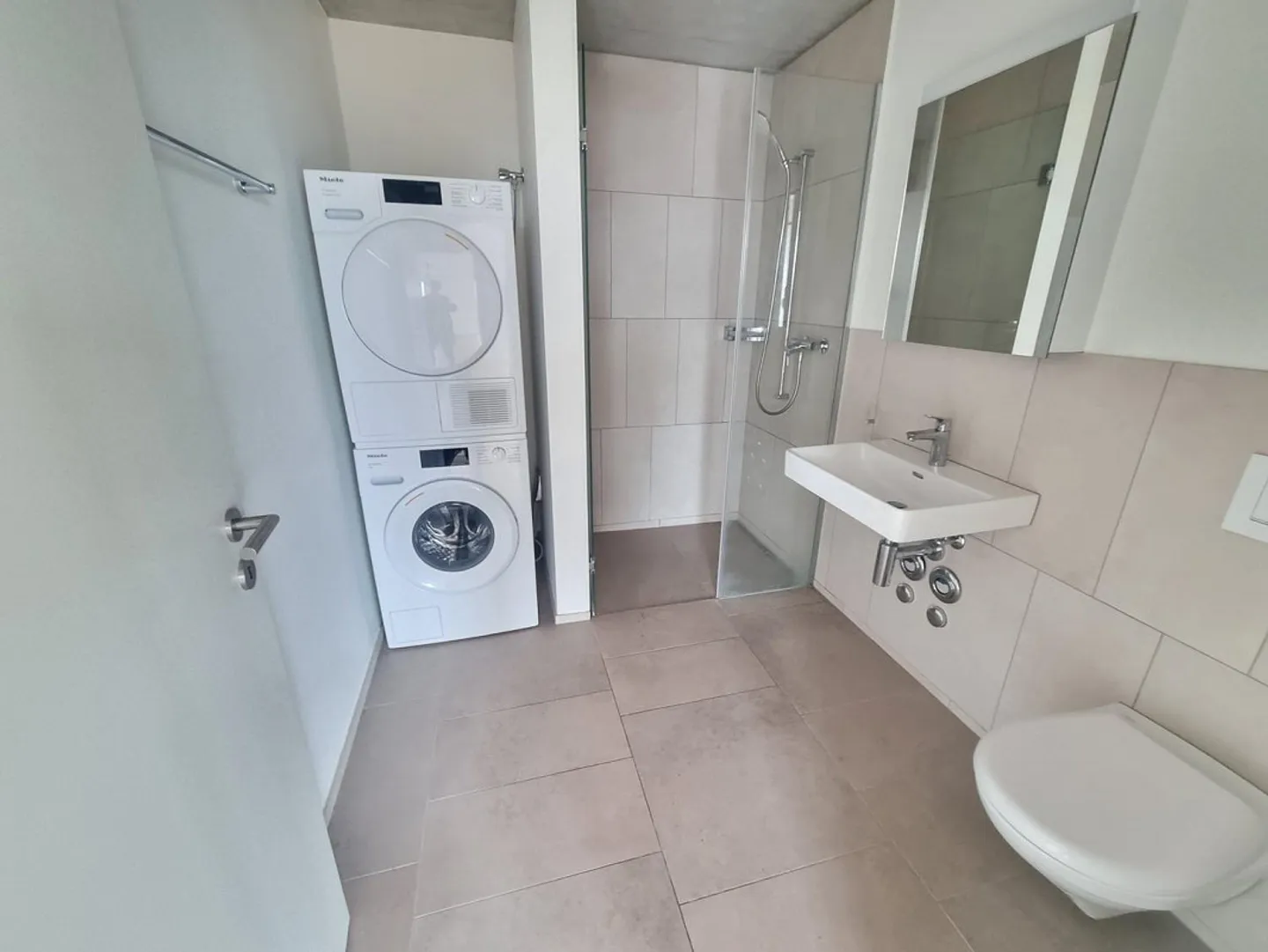 Neubau - mit grüner Umschwung - Foto 8 von 8