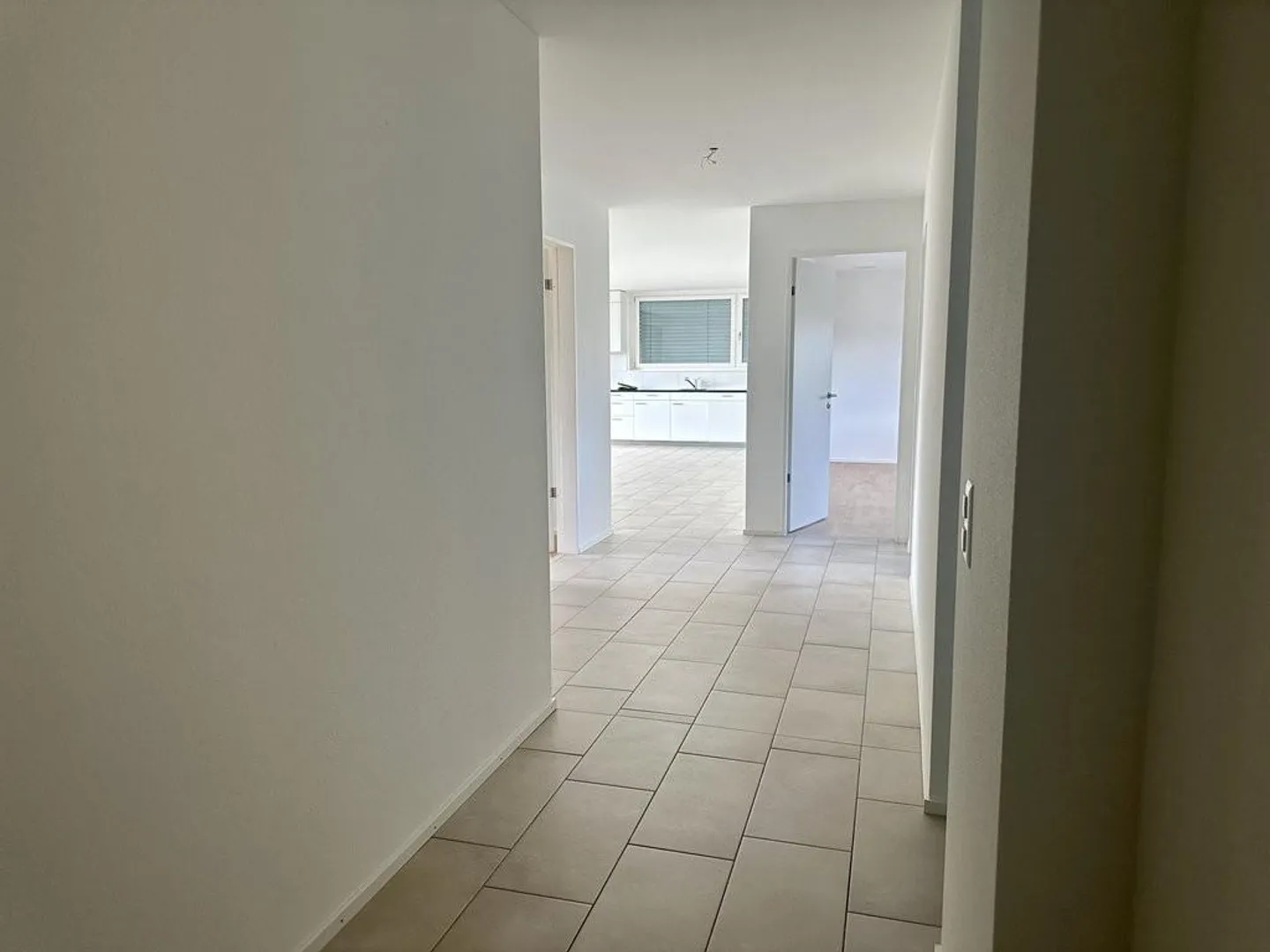 Moderno appartamento di 3,5 stanze in posizione centrale - Foto 6 di 10