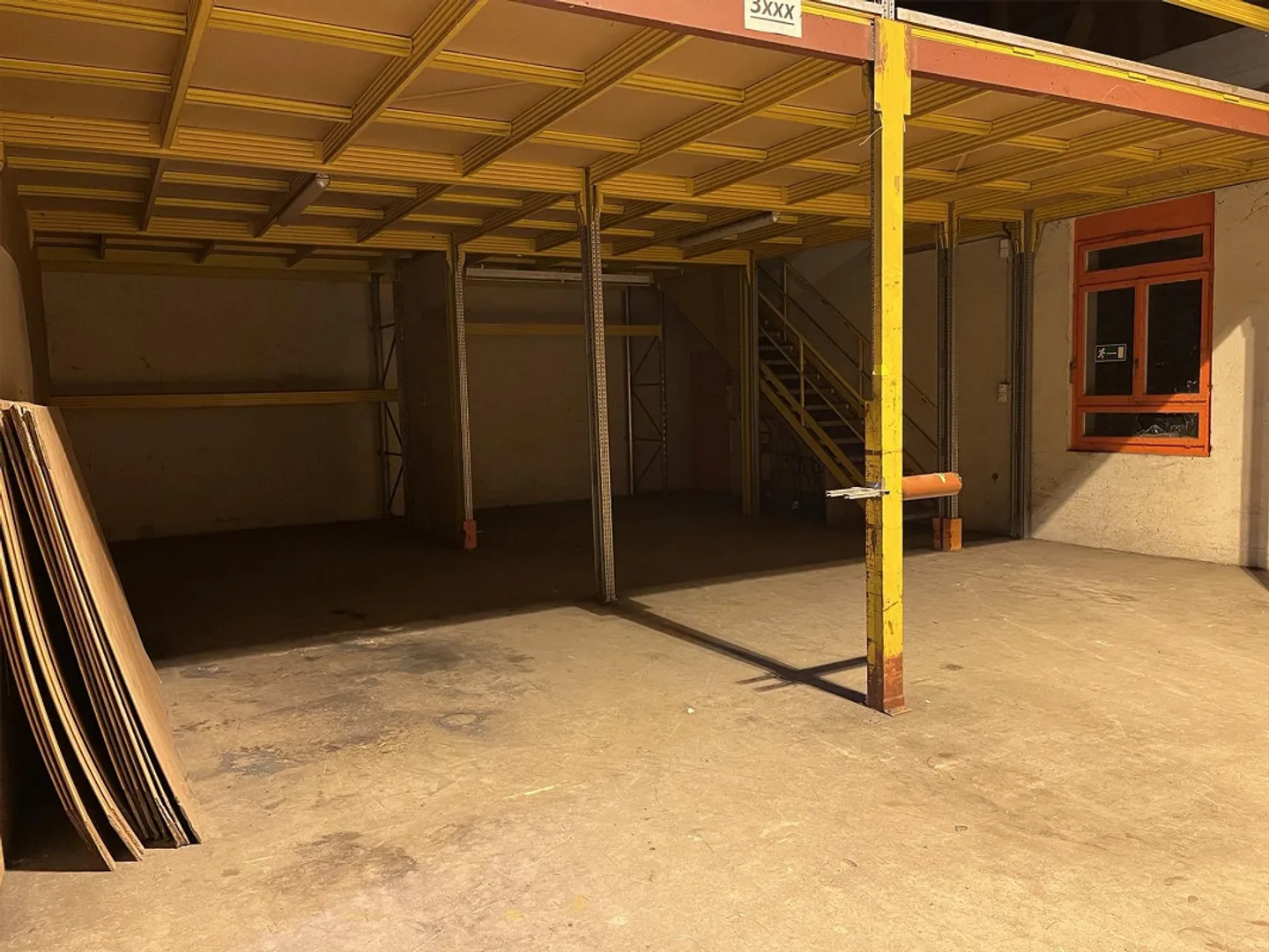 Warehouse with basement and office - Photo 4 of 9