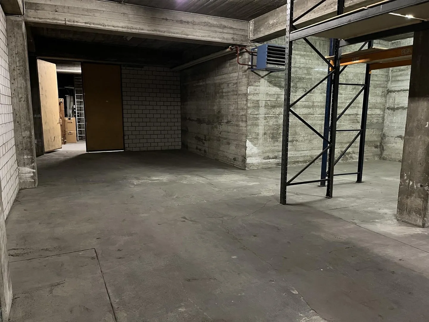 Warehouse with basement and office - Photo 6 of 9