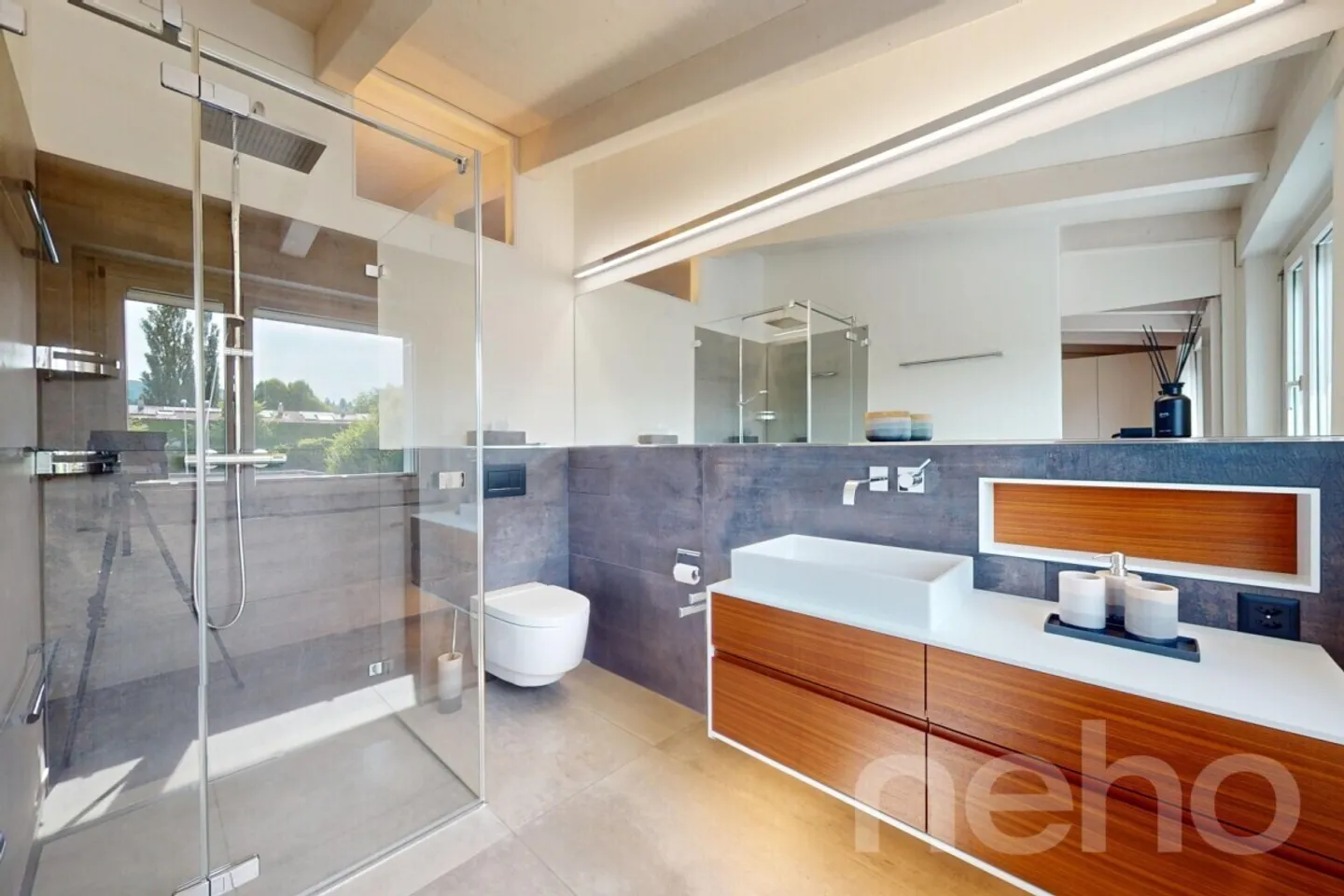 Edificio residenziale e commerciale attraente con appartamento elegante - Foto 7 di 13