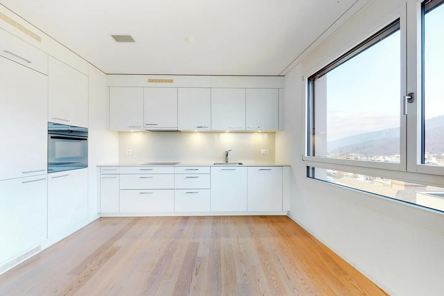 Modern Living in Lausen - Photo 3 of 8