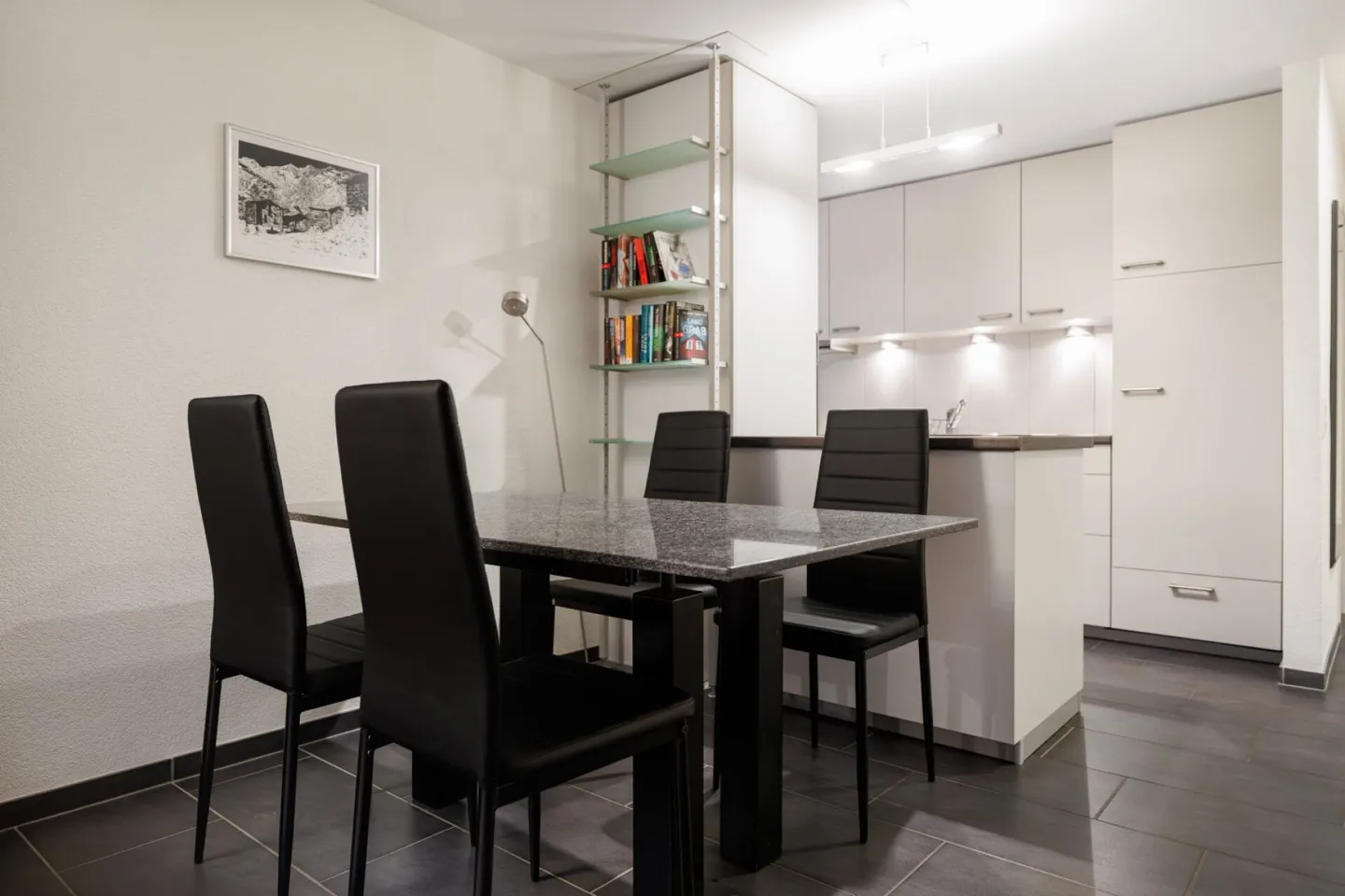 Everest appartamento ristrutturato di 3,5 locali con balcone sud e ovest. - Foto 6 di 15