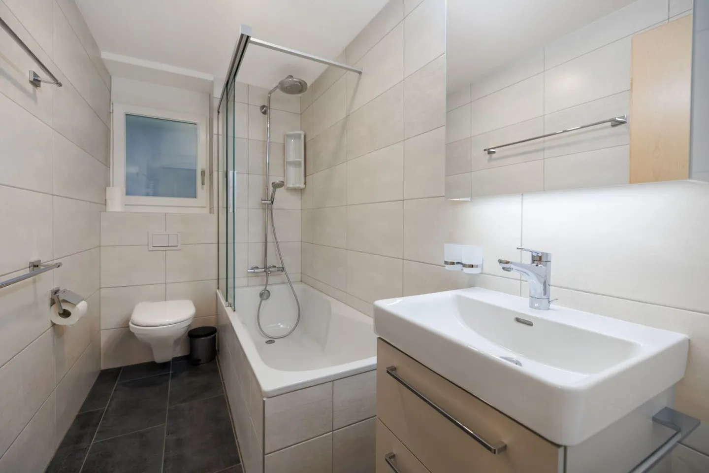 Everest appartamento ristrutturato di 3,5 locali con balcone sud e ovest. - Foto 3 di 15