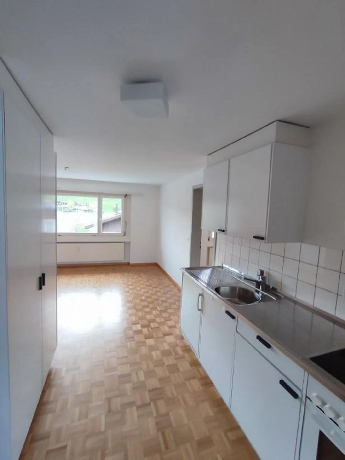Friendly apartment with green surroundings in a very quiet location! - Photo 3 of 8