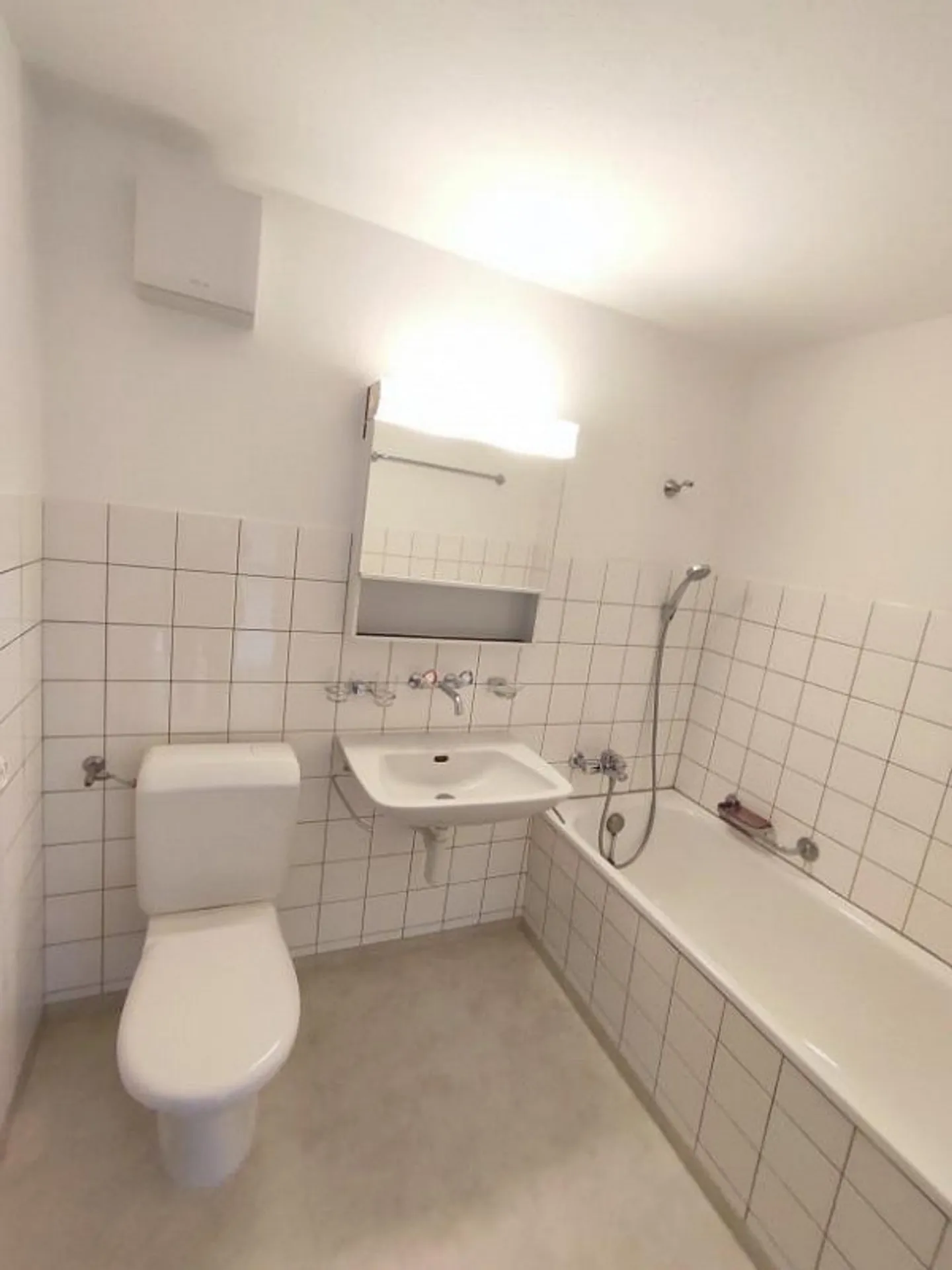 Friendly apartment with green surroundings in a very quiet location! - Photo 6 of 8