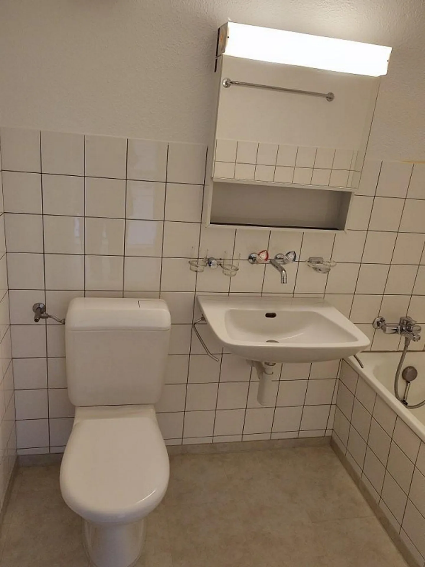 Friendly apartment with green surroundings in a very quiet location! - Photo 7 of 8
