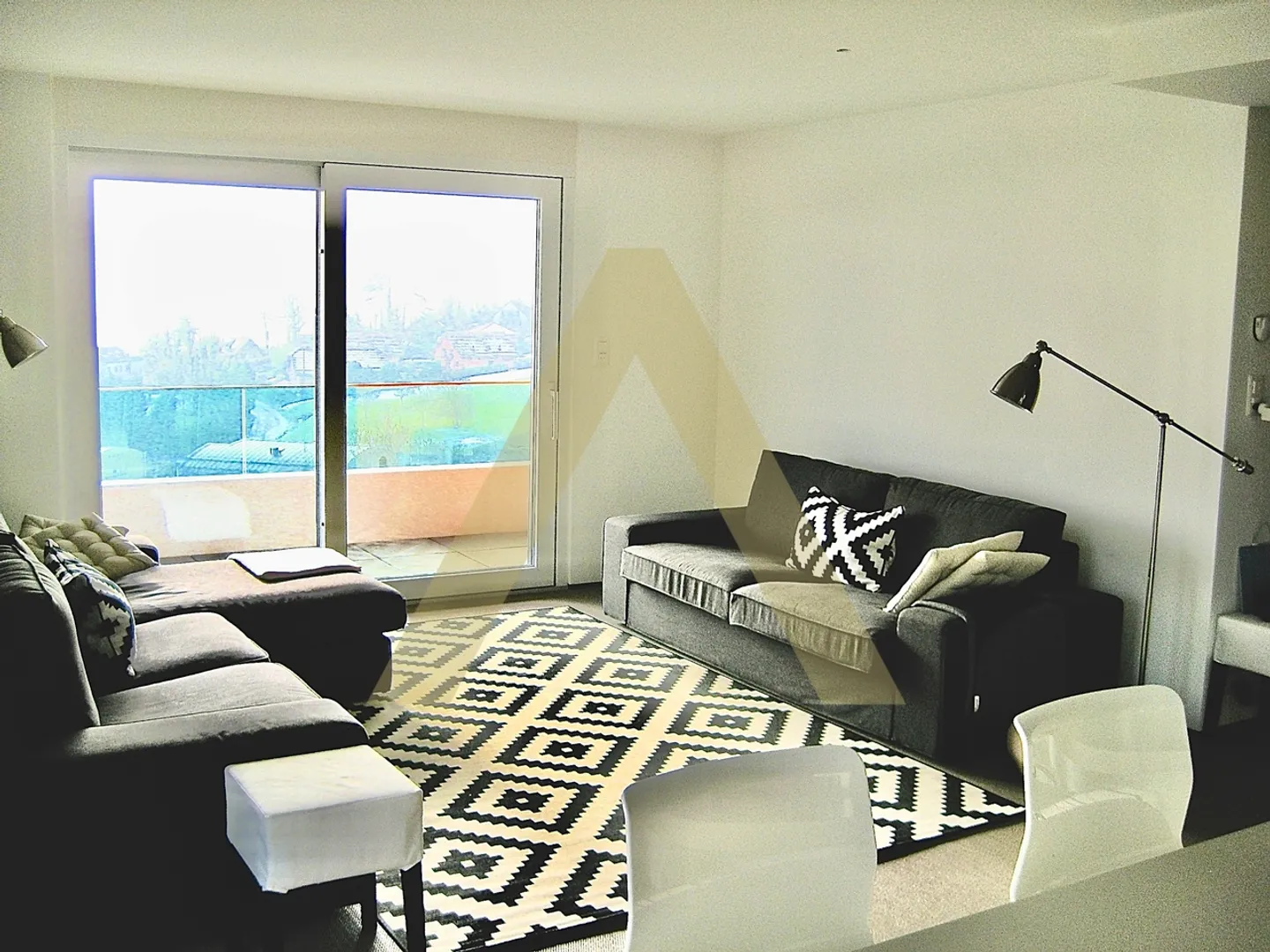Appartement Contemporain avec Vue sur le Lac - Photo 3 sur 7